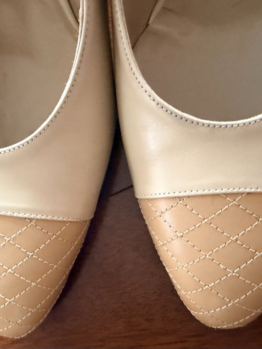 SALVATORE FERRAGAMO 2 TONE LEATHER SLINGBACKS PUMPS SIZE 10 - Picture 4 of 9